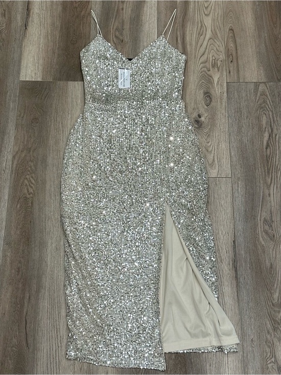 Windsor Dresses & Skirts - NWT Windsor Gimme The Glitz Sequin Midi Dress